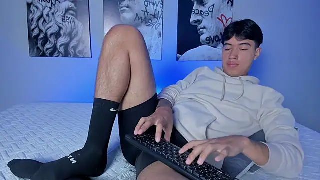 Snapshot of PabloCast_ chatting on 11.27.25 PabloCast online show from 11.27.25