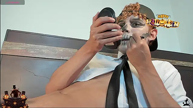 Snapshot of Daark_Eros chatting on 10.31.25 Daark Eros online show from 10.31.25