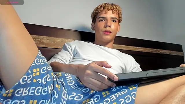 Snapshot of Daark_Eros chatting on 11.13.25 Daark Eros online show from 11.13.25