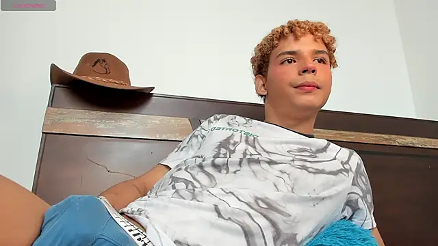 Snapshot of Daark_Eros chatting on 11.13.25 Daark Eros online show from 11.13.25