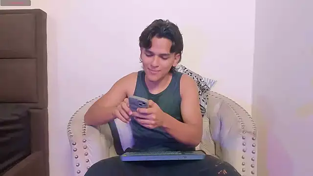 Snapshot of Salomon_Mendoza chatting on 10.27.25 Salomon Mendoza online show from 10.27.25