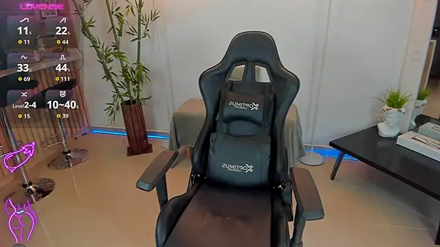 Snapshot of JessicaPratt chatting on 10.25.25 JessicaPratt online show from 10.25.25