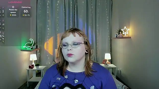 Snapshot of LottieReed chatting on 10.31.25 LottieReed online show from 10.31.25