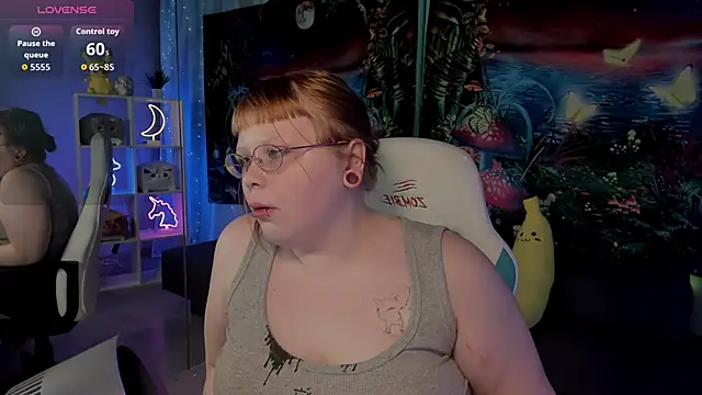 Snapshot of LottieReed chatting on 11.06.25 LottieReed online show from 11.06.25