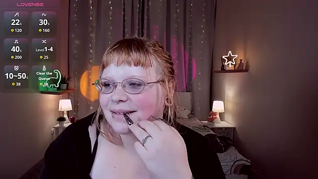 Snapshot of LottieReed chatting on 11.14.25 LottieReed online show from 11.14.25