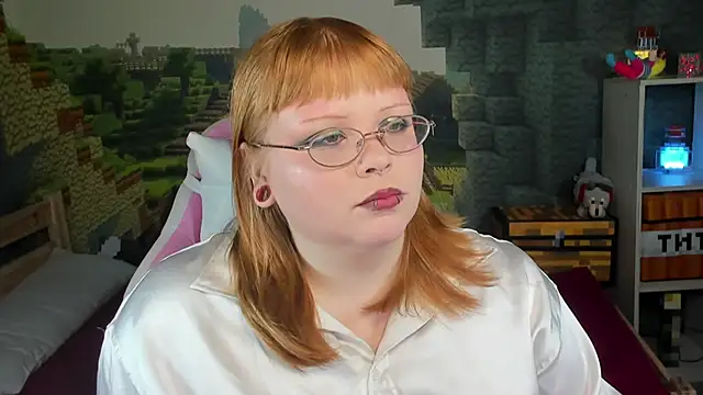 Snapshot of LottieReed chatting on 12.14.25 LottieReed online show from 12.14.25