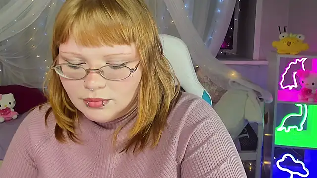 Snapshot of LottieReed chatting on 12.15.25 LottieReed online show from 12.15.25