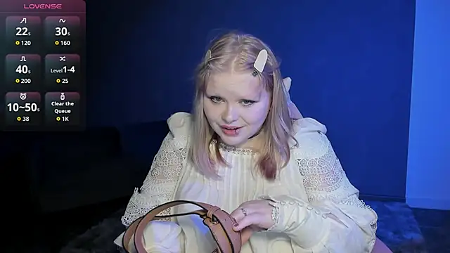 Snapshot of LottieReed chatting on 05.16.26 LottieReed online show from 05.16.26
