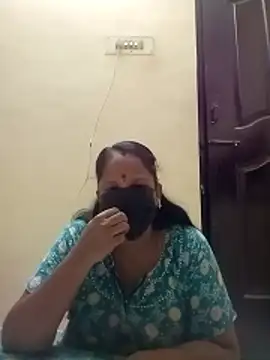 Snapshot of tamilammu1431 chatting on 10.27.25 tamilammu1431 online show from 10.27.25