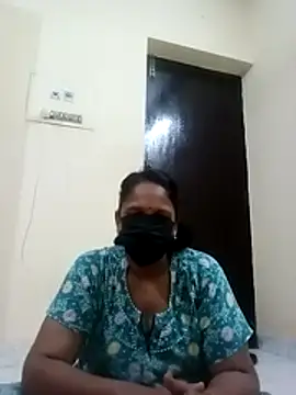 Snapshot of tamilammu1431 chatting on 10.30.25 tamilammu1431 online show from 10.30.25