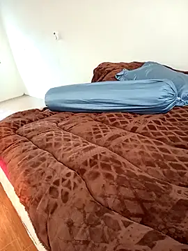 Snapshot of Cherry_Le02 chatting on 11.11.25 Cherry Le02 online show from 11.11.25