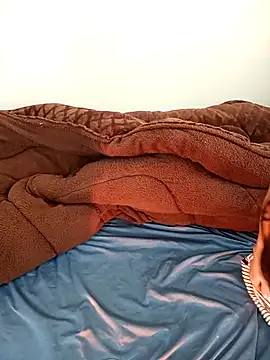 Snapshot of Cherry_Le02 chatting on 12.15.25 Cherry Le02 online show from 12.15.25