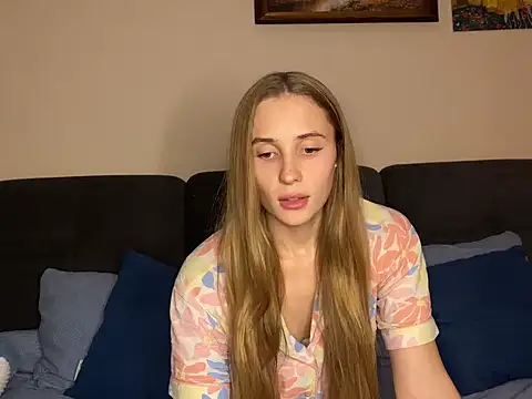 Snapshot of little-girl05 chatting on 12.03.25 little-girl05 online show from 12.03.25