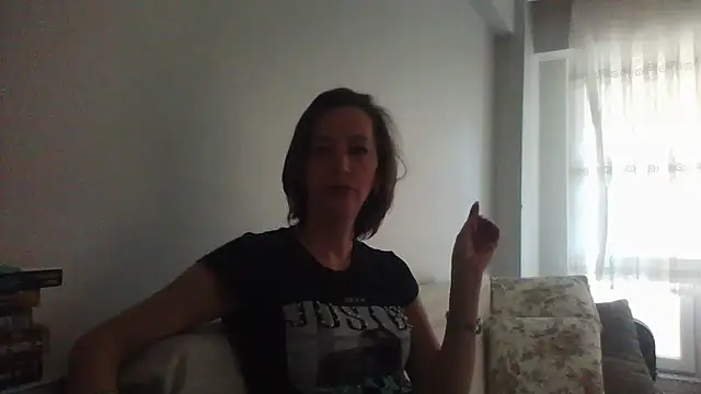 Snapshot of ArianaStarr chatting on 10.29.25 ArianaStarr online show from 10.29.25