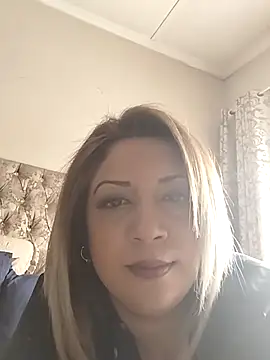 Snapshot of IndianLara chatting on 10.24.25 IndianLara online show from 10.24.25