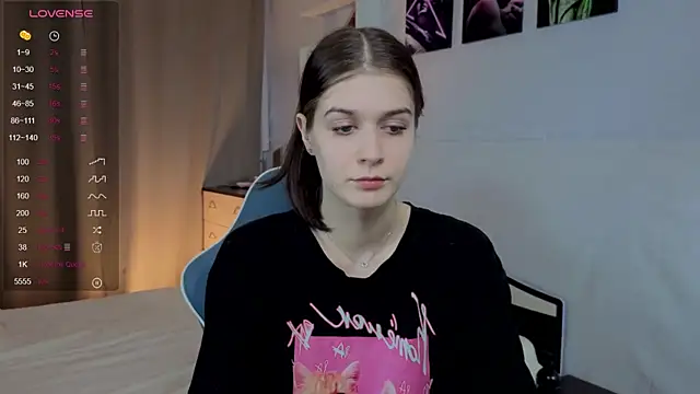 Snapshot of Ksarina chatting on 11.06.25 Ksarina online show from 11.06.25