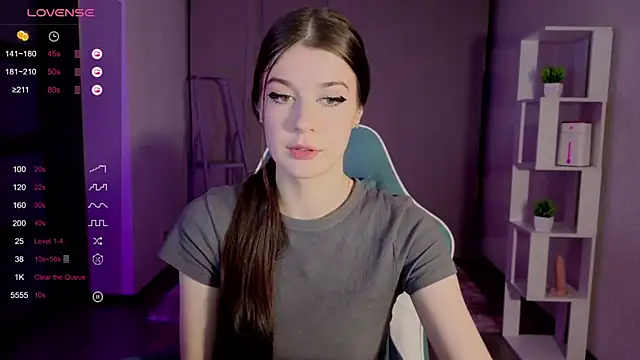 Snapshot of Ksarina chatting on 11.11.25 Ksarina online show from 11.11.25