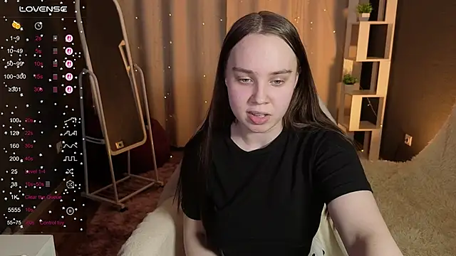 LunaDreeam online show from 11.04.25