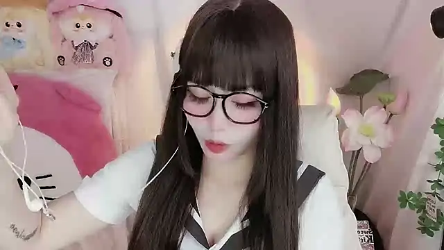 Snapshot of -zhuzhu-999- chatting on 12.16.25 -zhuzhu-999- online show from 12.16.25