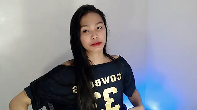Snapshot of _Lachica_ chatting on 10.23.25  Lachica  online show from 10.23.25