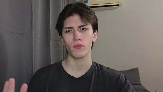 Oliver star boy  online show from 11.10.25