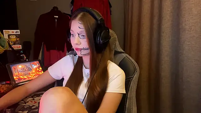 Snapshot of Softixq chatting on 10.31.25 Softixq online show from 10.31.25