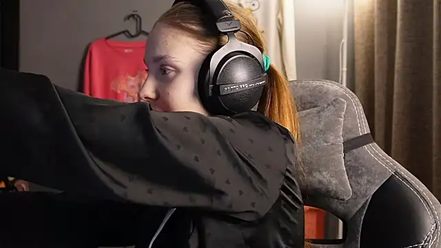 Snapshot of Softixq chatting on 11.11.25 Softixq online show from 11.11.25