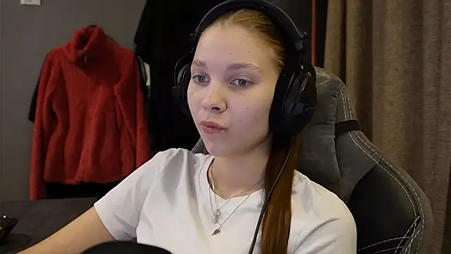 Snapshot of Softixq chatting on 11.13.25 Softixq online show from 11.13.25