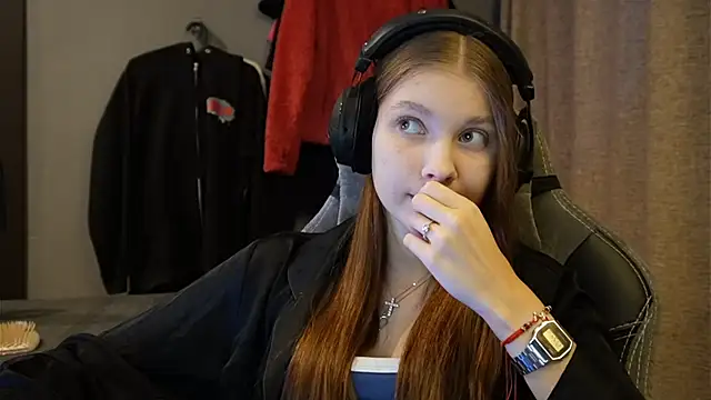 Snapshot of Softixq chatting on 11.16.25 Softixq online show from 11.16.25