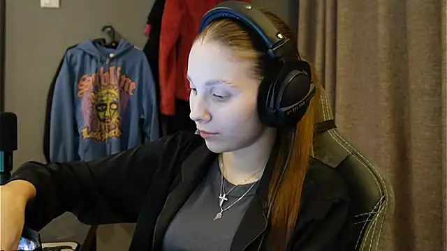 Snapshot of Softixq chatting on 11.17.25 Softixq online show from 11.17.25