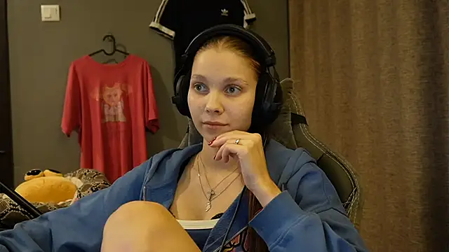 Snapshot of Softixq chatting on 11.19.25 Softixq online show from 11.19.25