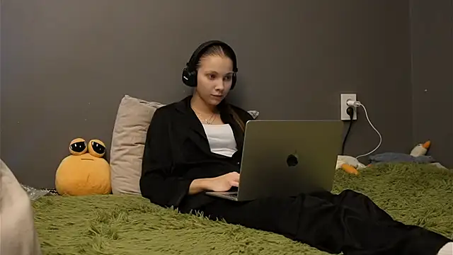 Snapshot of Softixq chatting on 11.30.25 Softixq online show from 11.30.25