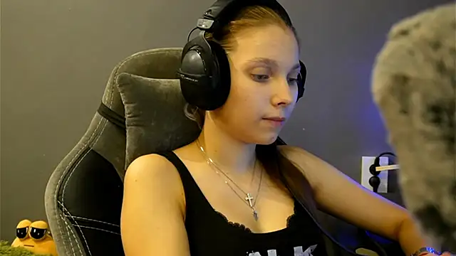 Snapshot of Softixq chatting on 12.16.25 Softixq online show from 12.16.25