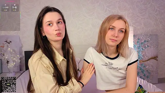 Snapshot of betweenUse chatting on 11.26.25 betweenUse online show from 11.26.25