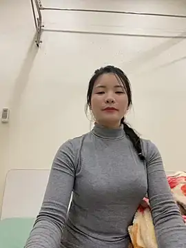 Bee Yellow00 online show from 12.02.25