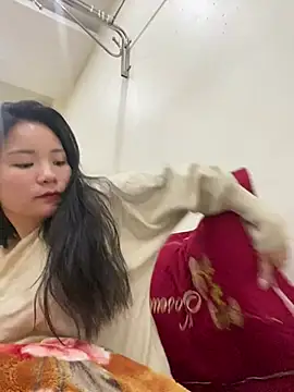 Bee Yellow00 online show from 02.04.26