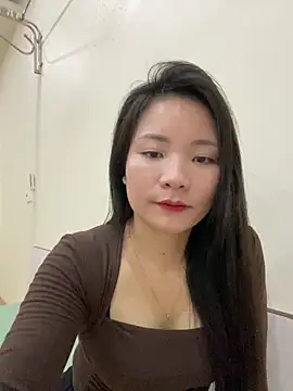 Bee Yellow00 online show from 02.28.26