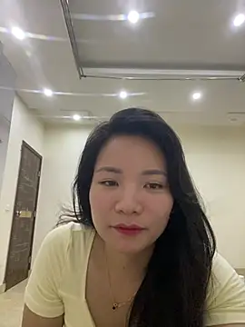 Bee Yellow00 online show from 07.19.26