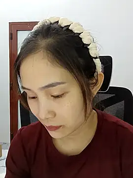 Snapshot of Pig_pig11 chatting on 12.16.25 Pig pig11 online show from 12.16.25