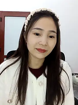 Snapshot of Pig_pig11 chatting on 12.17.25 Pig pig11 online show from 12.17.25