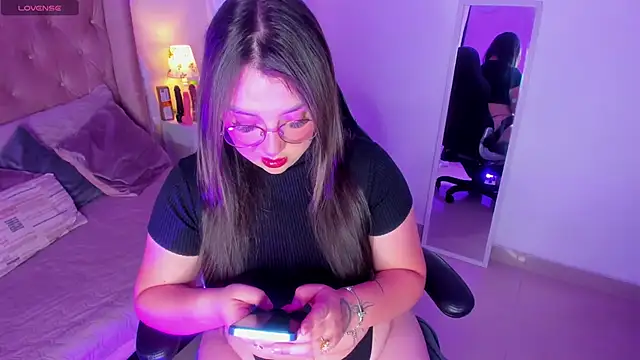 Snapshot of Myla_mayfield chatting on 11.10.25 Myla mayfield online show from 11.10.25