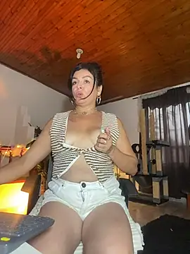 Snapshot of marcelaluxury chatting on 11.27.25 marcelaluxury online show from 11.27.25