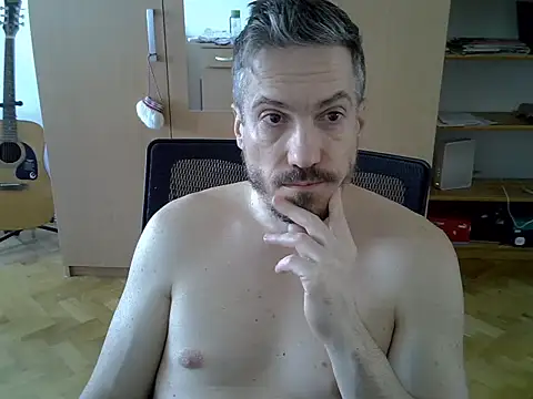 Snapshot of delayclose__ chatting on 04.19.26 delayclose online show from 04.19.26