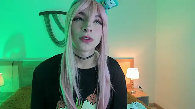 Snapshot of Damiian20_ chatting on 11.27.25 Damiian20 online show from 11.27.25