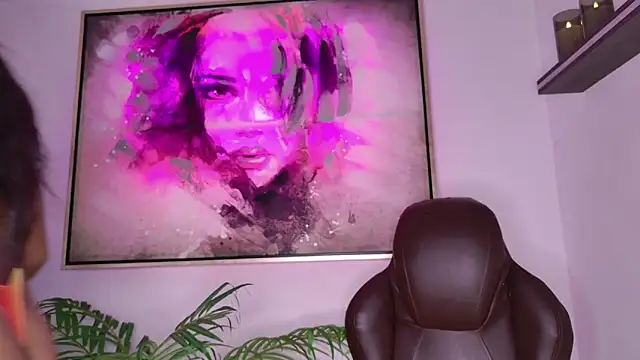 Snapshot of loana_vegas chatting on 11.08.25 loana vegas online show from 11.08.25