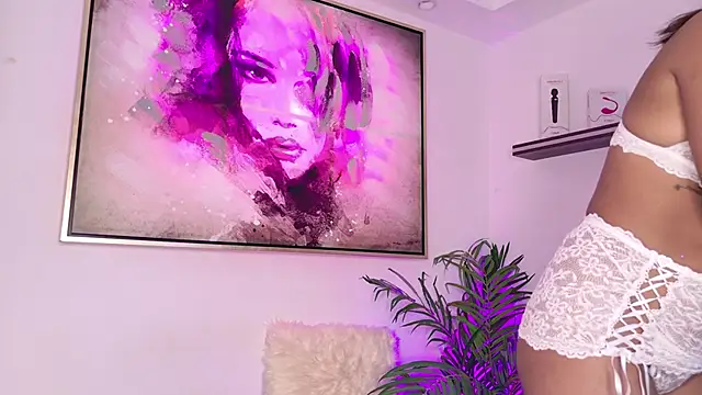 Snapshot of loana_vegas chatting on 12.04.25 loana vegas online show from 12.04.25