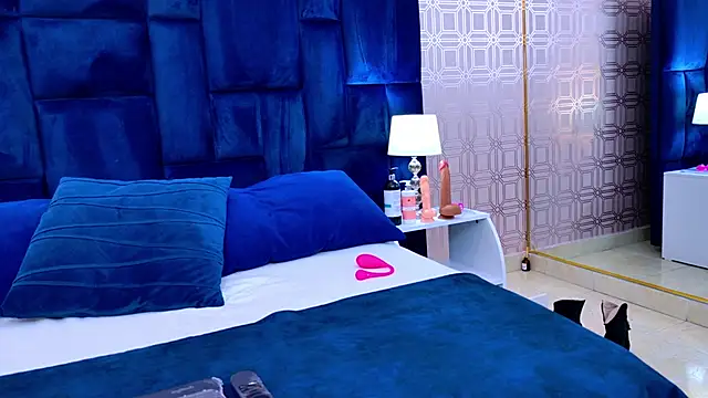 Stacy London online show from 11.20.25