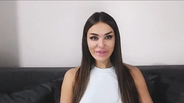 Snapshot of velvetveyraX chatting on 11.11.25 velvetveyraX online show from 11.11.25