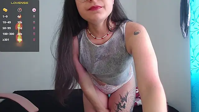 Snapshot of Vicky_cristinax chatting on 10.29.25 Vicky cristinax online show from 10.29.25