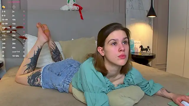 Snapshot of LoraPuffs chatting on 01.15.26 LoraPuffs online show from 01.15.26